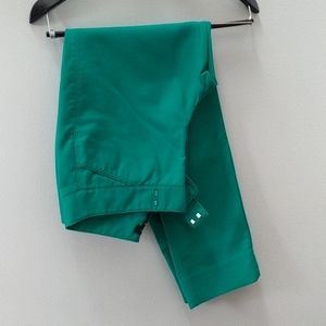 WHBM kelly green Perfect Form slim ankle capri's